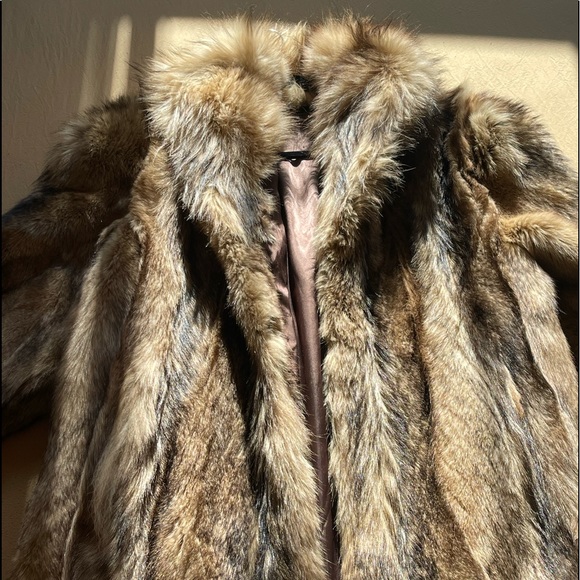 FUR COAT (Size Medium) - Picture 4 of 6
